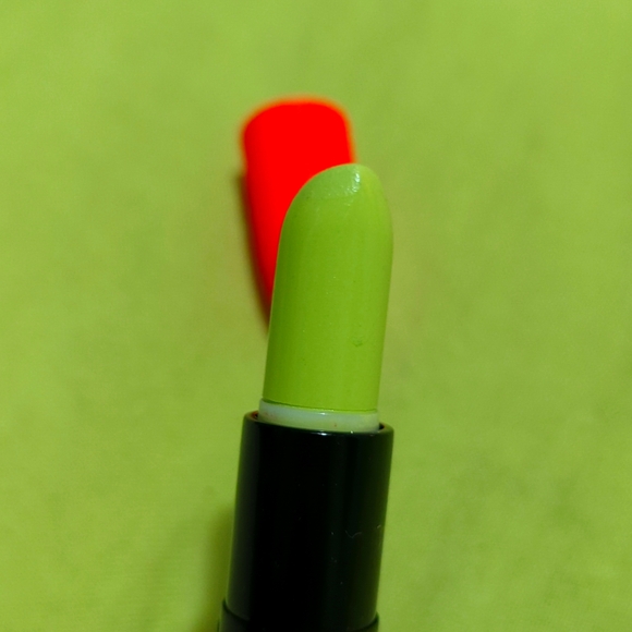 Trolls© Limited Edition MAC Lipstick - Picture 4 of 4